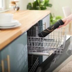 Frisco Silicone Fish Print Dog & Cat Food Mat, Black -Cozy Paws 311953 PT5. AC SS1800 V1642543891