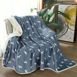 HappyCare Textiles Advanced Pets Print Cozy Waterproof Cat & Dog Blanket