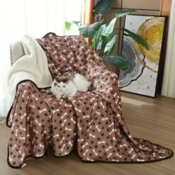 HappyCare Textiles Advanced Pets Waterproof Cat & Dog Blanket, 50x60-in