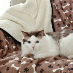 HappyCare Textiles Advanced Pets Waterproof Cat & Dog Blanket, 50x60-in -Cozy Paws 715854 PT4. AC SS1800 V1669663044